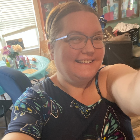 Meet your Posher, Amanda - Picture 1 of 1